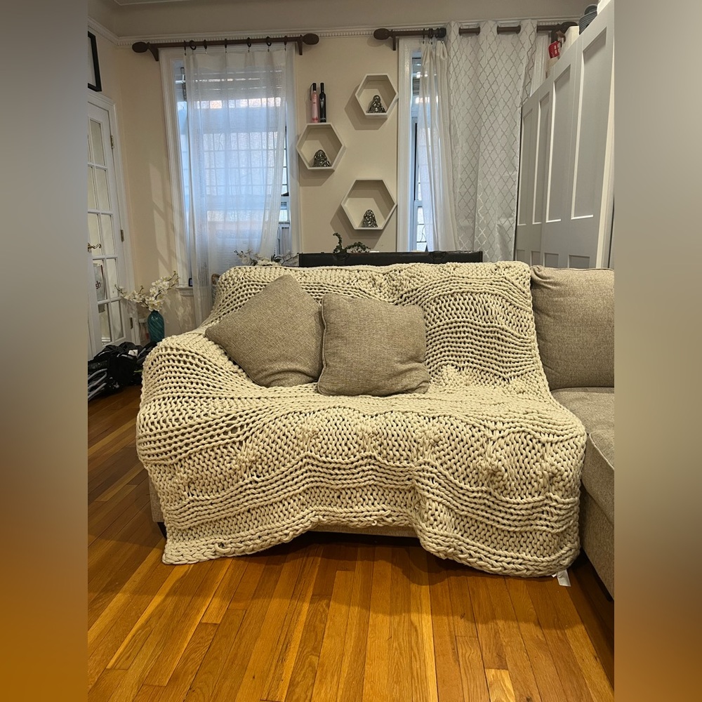 Huge! Big chunky cable knit throw blanket